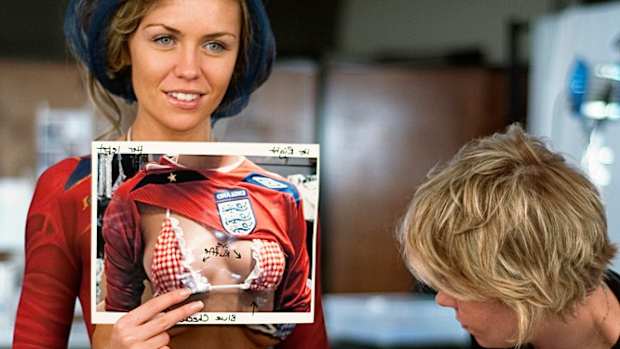 10_abbey-clancy_behind_01.jpg